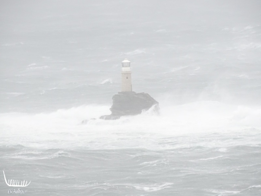 Καιρός: Η κακοκαιρία υποχωρεί αλλά θα χιονίσει και σήμερα - Πού «έπεσε» η θερμοκρασία στους -14