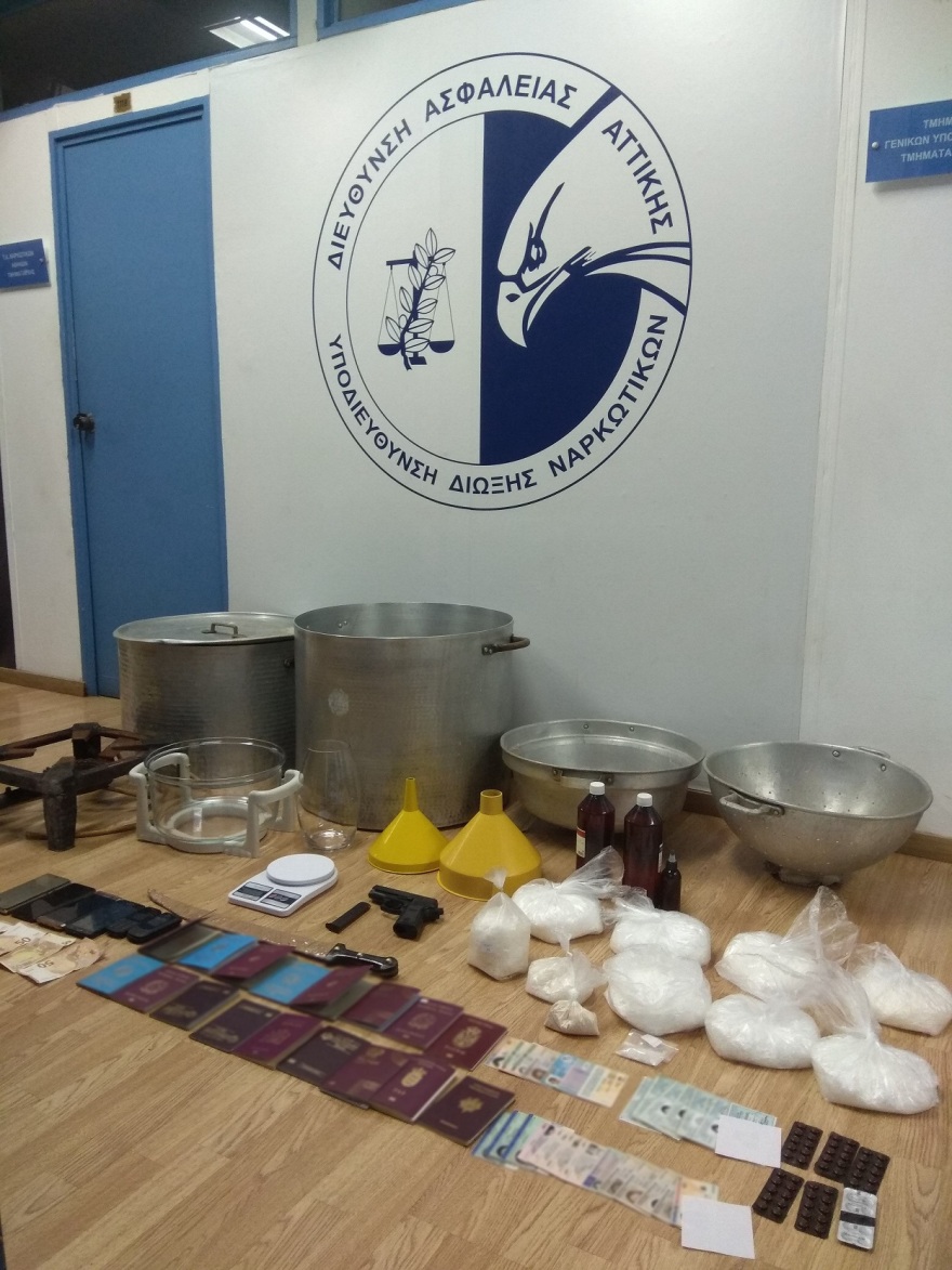 Εντοπίστηκε εργαστήριο κρυσταλλικής μεθαμφεταμίνης στην Αθήνα - Τρεις συλλήψεις 