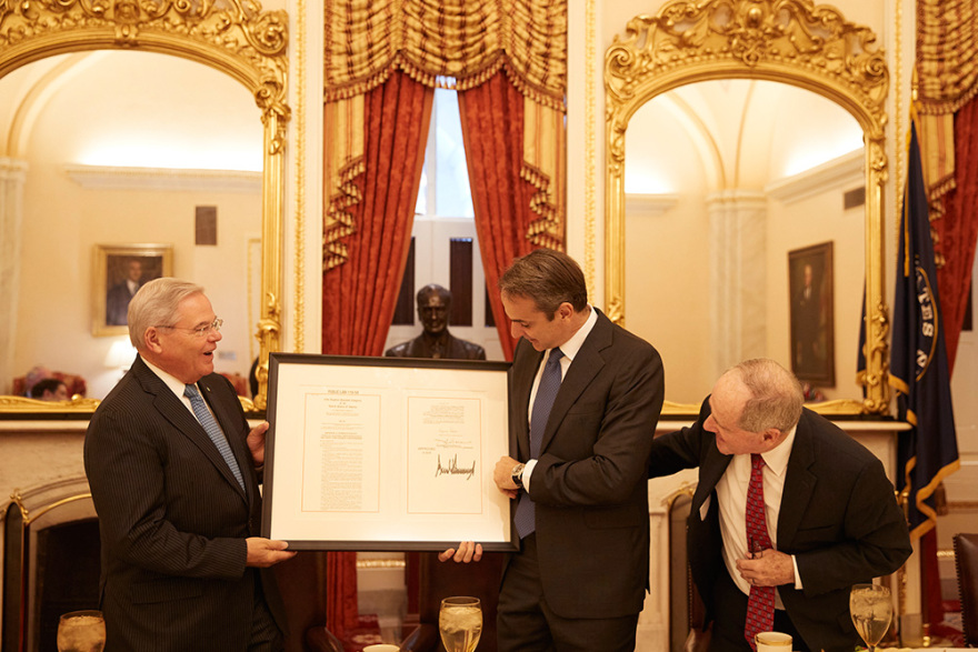 ΗΠΑ: Ο Μητσοτάκης ενημέρωσε Πελόζι - Μενέντεζ για τις τουρκικές προκλήσεις