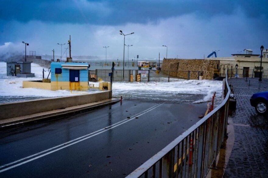 Ο «Ηφαιστίων»... σάρωσε την Κρήτη στο πέρασμά του 