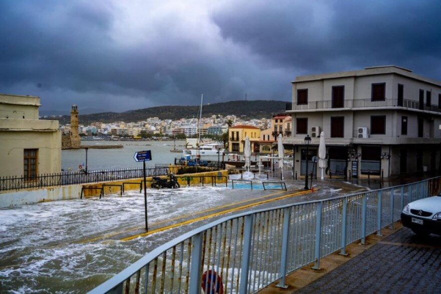 Ο «Ηφαιστίων»... σάρωσε την Κρήτη στο πέρασμά του 