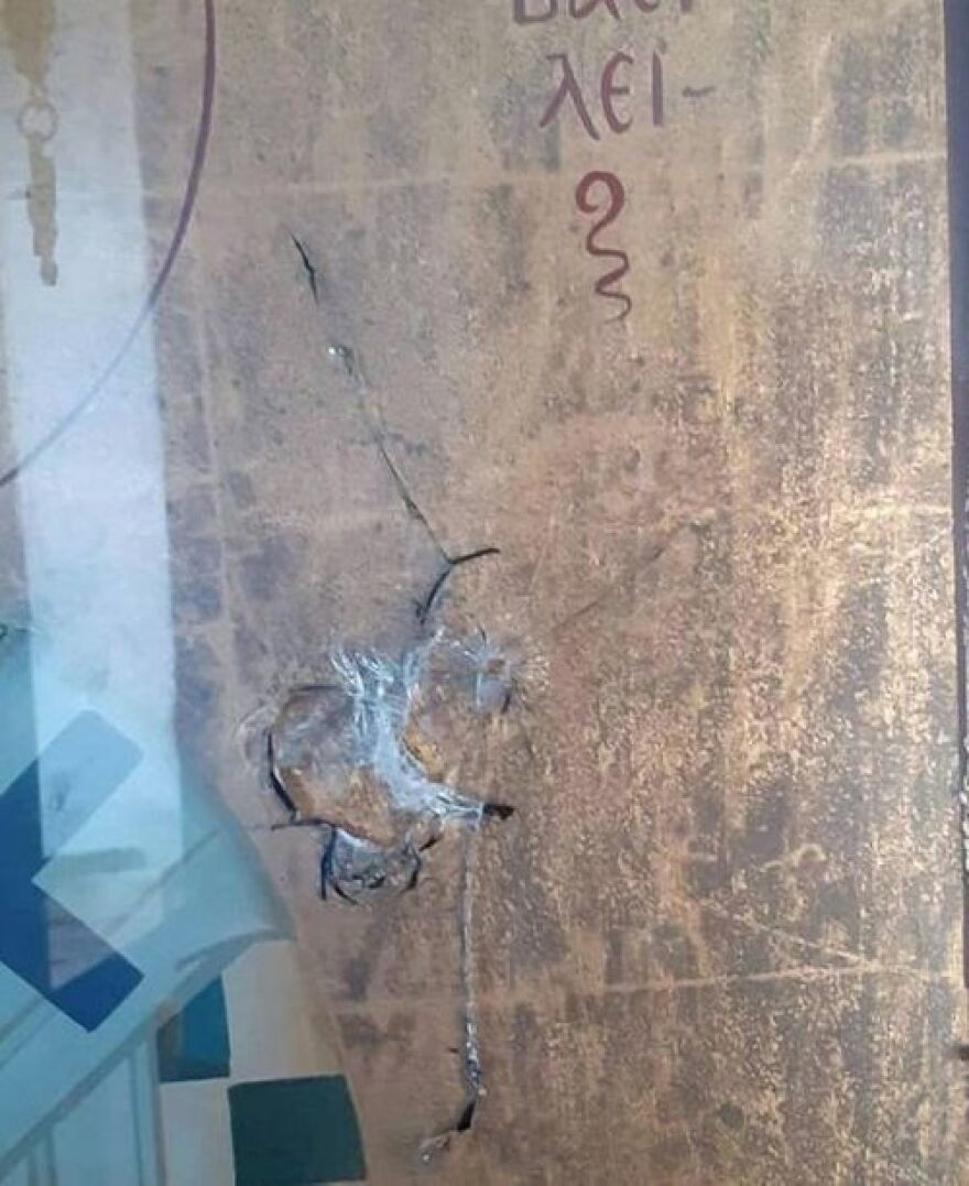 Άγνωστοι πυροβόλησαν εικόνες σε εκκλησίες της Θάσου