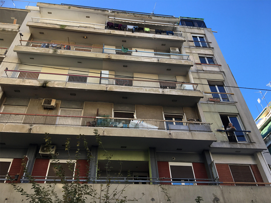 Τραγωδία στο Μεταξουργείο: Βρήκαν τους γονείς τους νεκρούς από αναθυμιάσεις