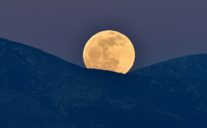 Πανσέληνος του λύκου: Έκλειψη στην πρώτη πανσέληνο του 2020, ορατή και από την Ελλάδα - Διαβάστε τι σημαίνει  