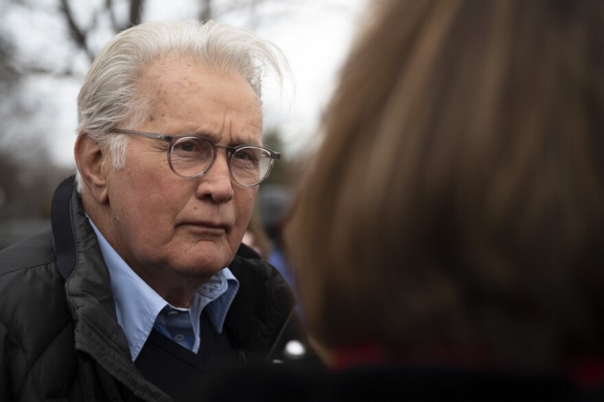 ΗΠΑ: Τζέιν Φόντα, Χόακιν Φίνιξ και Μάρτιν Σιν ένωσαν τις φωνές τους με διαδηλωτές για την κλιματική αλλαγή