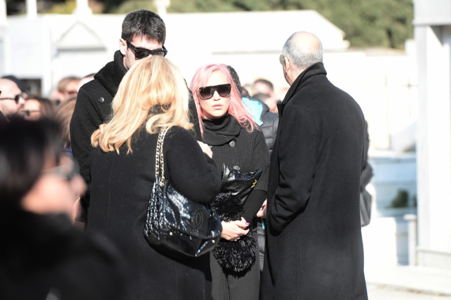 Έρρικα Μπρόγιερ: Θλίψη στο «τελευταίο αντίο» στο Νεκροταφείο Ζωγράφου