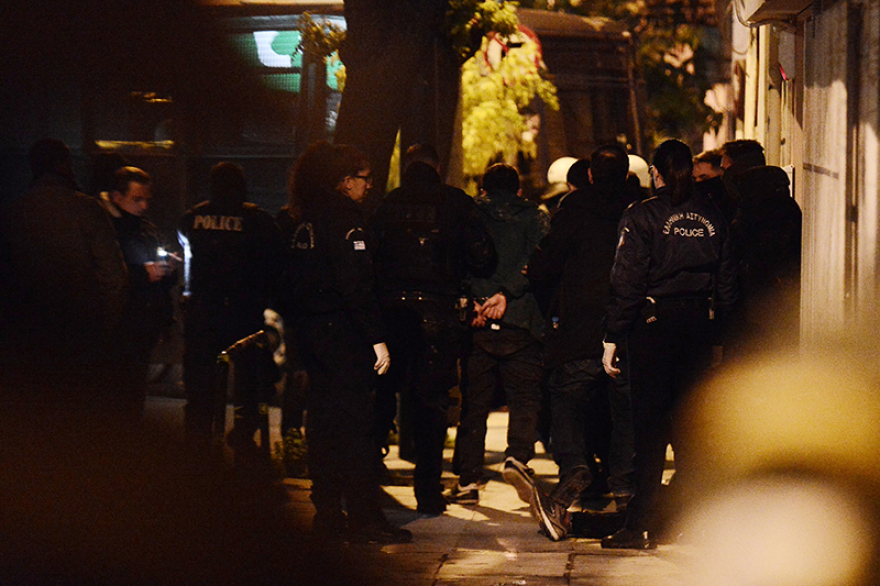 Επιχείρηση της αστυνομίας στο Κουκάκι: Εκκενώθηκαν τα κτήρια της Ματρόζου και της Παναιτωλίου