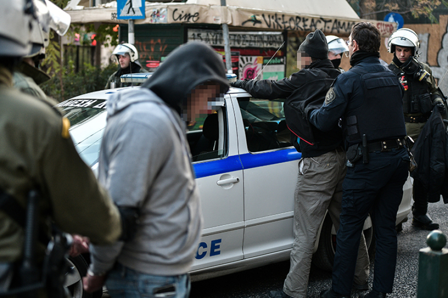 Επιχείρηση της αστυνομίας στο Κουκάκι: Εκκενώθηκαν τα κτήρια της Ματρόζου και της Παναιτωλίου