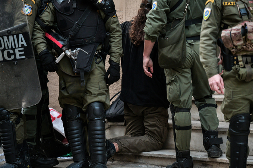 Επιχείρηση της αστυνομίας στο Κουκάκι: Εκκενώθηκαν τα κτήρια της Ματρόζου και της Παναιτωλίου