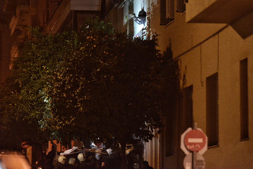 Επιχείρηση της αστυνομίας στο Κουκάκι: Εκκενώθηκαν τα κτήρια της Ματρόζου και της Παναιτωλίου