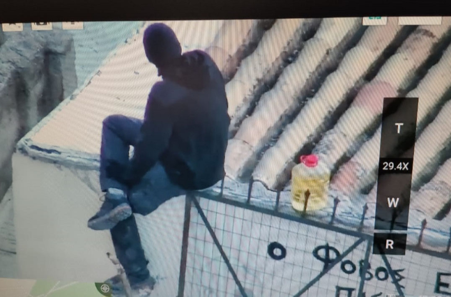 Επιχείρηση της αστυνομίας στο Κουκάκι: Δείτε βίντεο - ντοκουμέντο από drones 