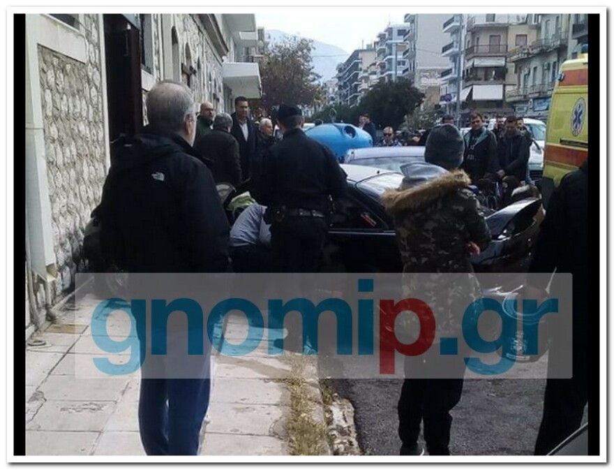 Πάτρα: ΙΧ ανέβηκε στο πεζοδρόμιο και τραυμάτισε μια νεαρή κοπέλα 