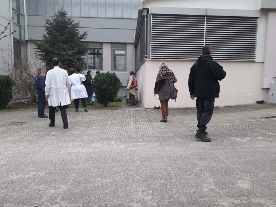 Τρίκαλα: Γυναίκα έπεσε από τον τρίτο όροφο 