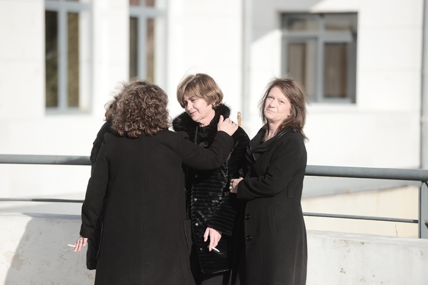 Φωτογραφίες: Η μητέρα της Ελένης Τοπαλούδη κατέρρευσε στην αγκαλιά της Μάγδας Φύσσα