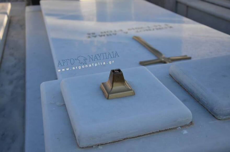 Άργος: Πρωτοφανής λεηλασία 100 μνημάτων σε νεκροταφείο!