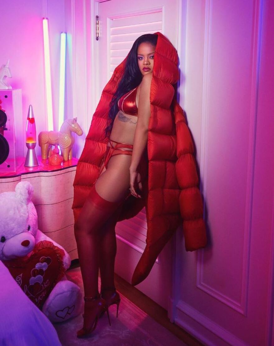 «Φωτιά» η Rihanna, ετοιμάζεται για τον Άγιο Βαλεντίνο