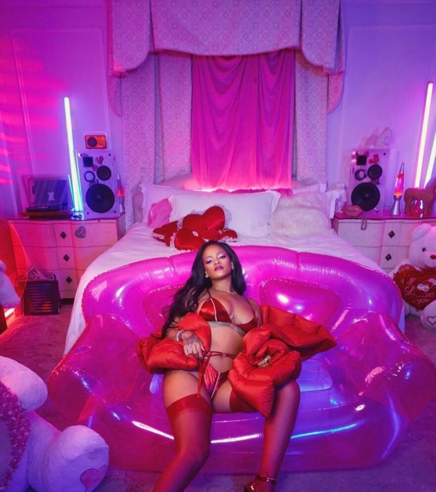 «Φωτιά» η Rihanna, ετοιμάζεται για τον Άγιο Βαλεντίνο