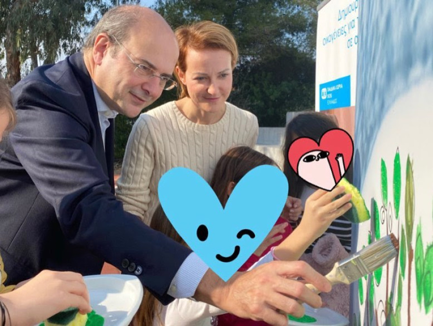 Χατζηδάκης: Ο υπουργός Περιβάλλοντος και Ενέργειας ζωγραφίζει με τα παιδιά των Παιδικών Χωριών SOS