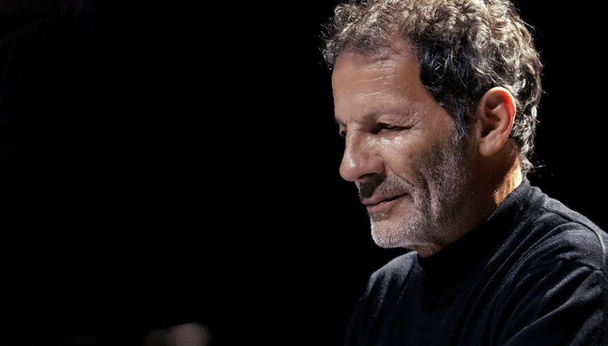 Πνευματικά δικαιώματα: Το αδιέξοδο, οι αλληλοκατηγορίες και ο νέος «παίχτης»