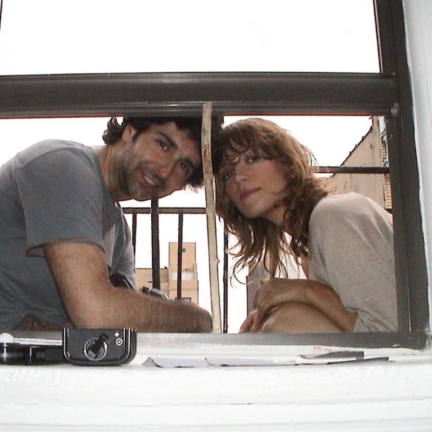 Η Βίκυ Καγιά ποζάρει αισθησιακά στους δρόμους της Νέας Υόρκης 