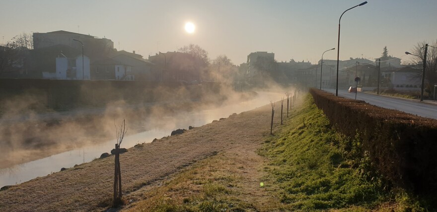 Τρίκαλα: «Άχνισε» ο Ληθαίος - Δείτε βίντεο και φωτογραφίες