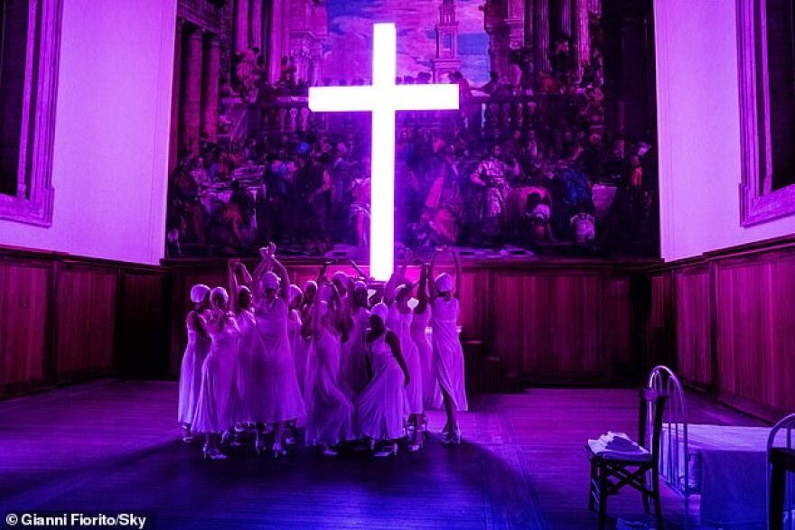 Οργή στην Καθολική Εκκλησία από τις σκηνές με τις σέξι καλόγριες σε τηλεοπτική σειρά