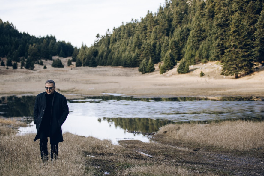 Αντώνης Ρέμος: Βackstage από το video clip για τη νέα του επιτυχία «Όλα τα Δάκρυα»