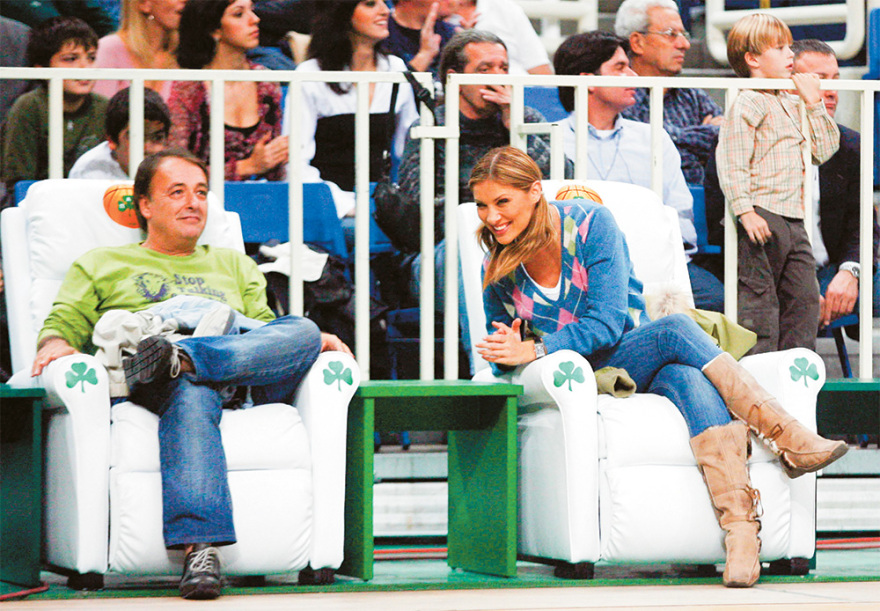 Ανδρέας Μικρούτσικος: Μια ζωή στο κόκκινο