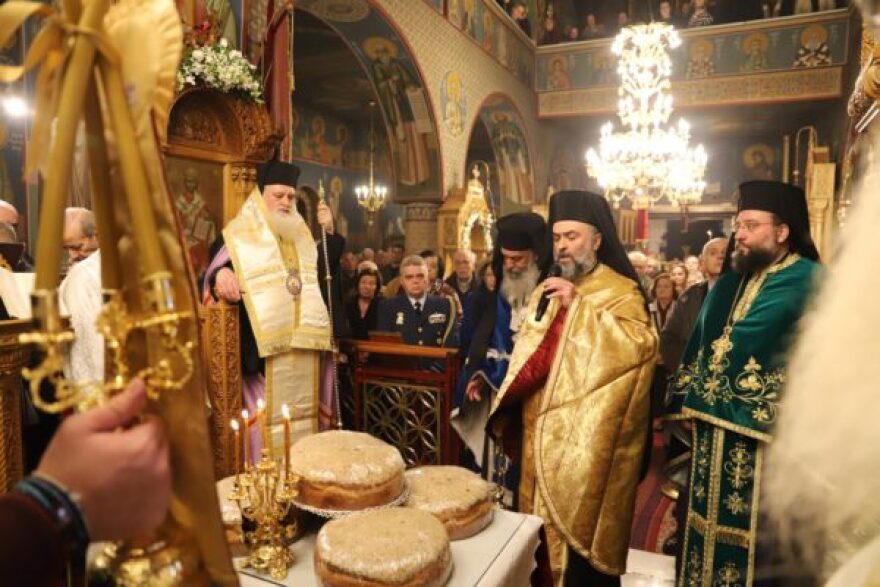 Ο Εσπερινός στον ιερό ναό του Αγίου Αντωνίου στα Άνω Πατήσια - Δείτε φωτογραφίες 