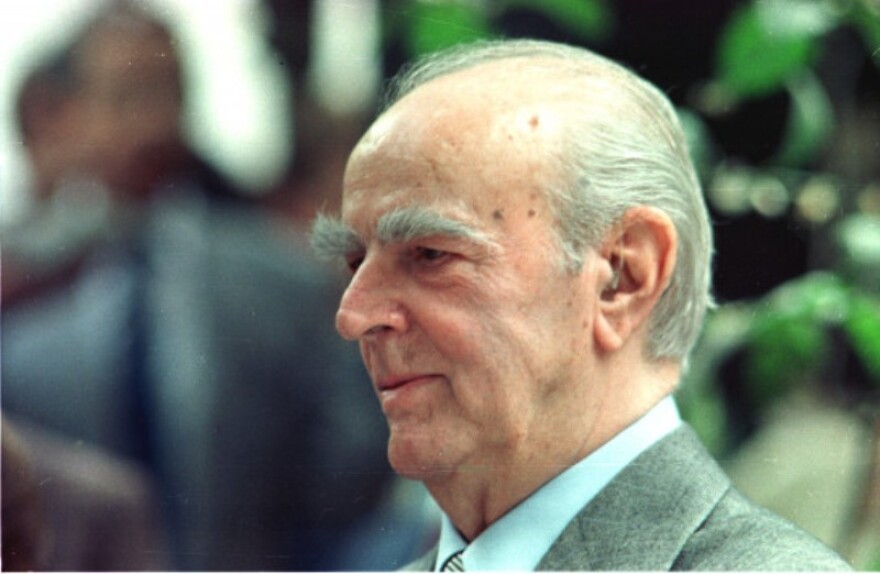 In memoriam: Δημήτρης Χορν, η περιπετειώδης ιστορία μιας συνέντευξης πριν 27 χρόνια στο σπίτι του στο Πόρτο Ράφτη 