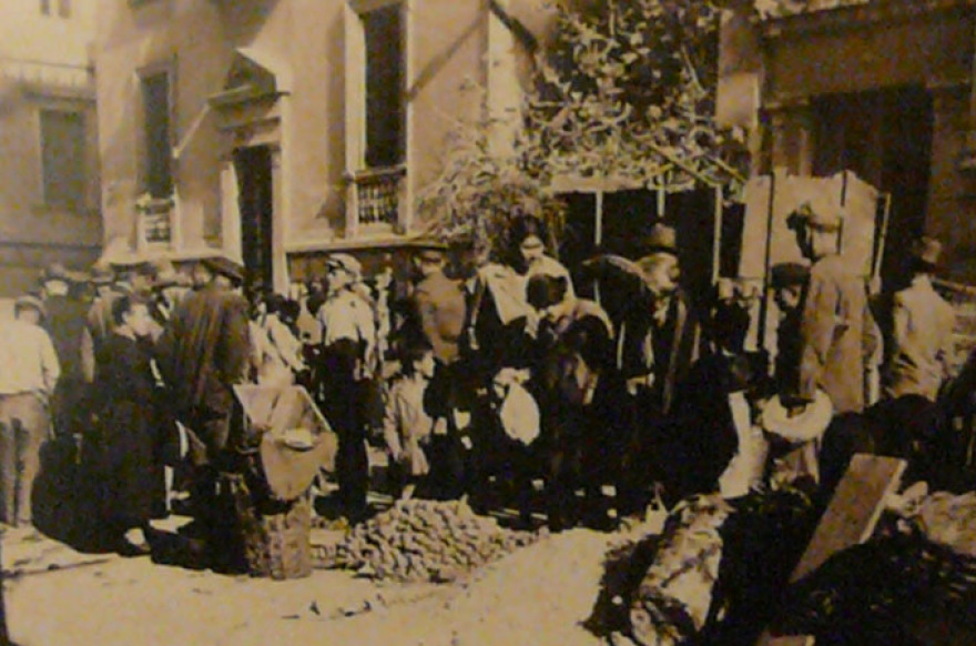 Και τι δεν ακούς σ’ αυτό το εμπορικό τοπικό καραβάνι…