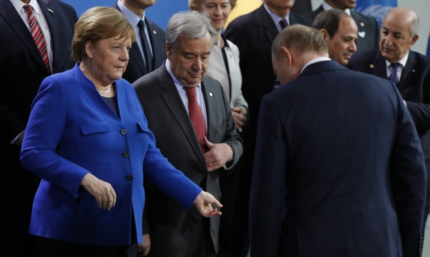 Διάσκεψη για τη Λιβύη - Tα ευτράπελα: Η Μέρκελ τρώει τα νύχια της και ψάχνει τον Πούτιν