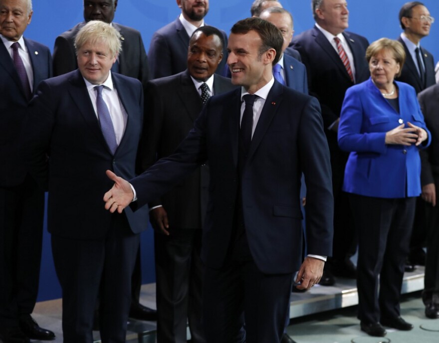 Διάσκεψη για τη Λιβύη - Tα ευτράπελα: Η Μέρκελ τρώει τα νύχια της και ψάχνει τον Πούτιν