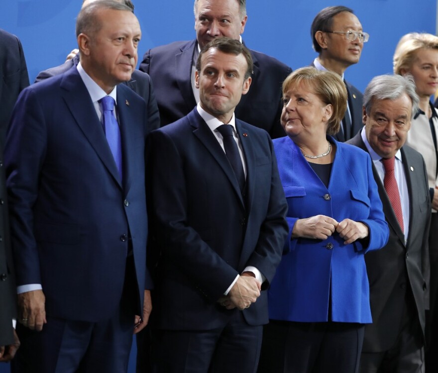 Διάσκεψη για τη Λιβύη - Tα ευτράπελα: Η Μέρκελ τρώει τα νύχια της και ψάχνει τον Πούτιν