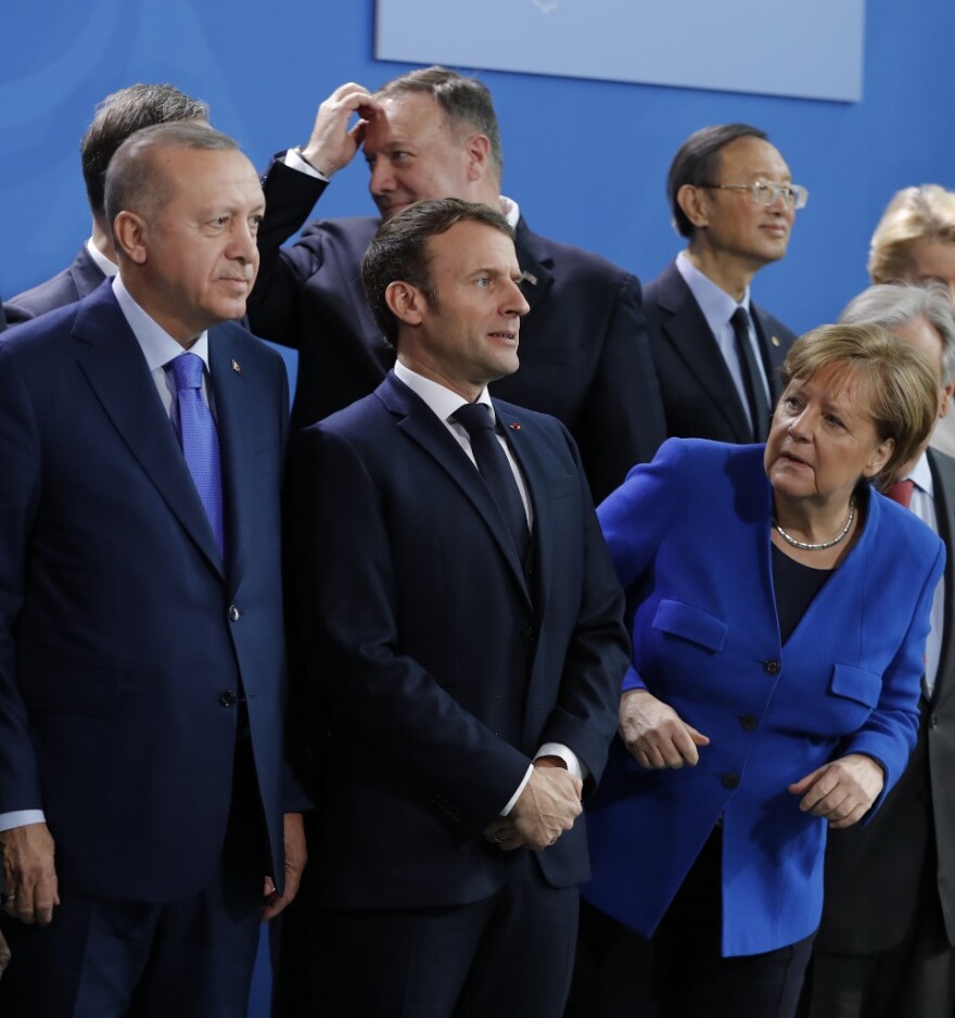 Διάσκεψη για τη Λιβύη - Tα ευτράπελα: Η Μέρκελ τρώει τα νύχια της και ψάχνει τον Πούτιν