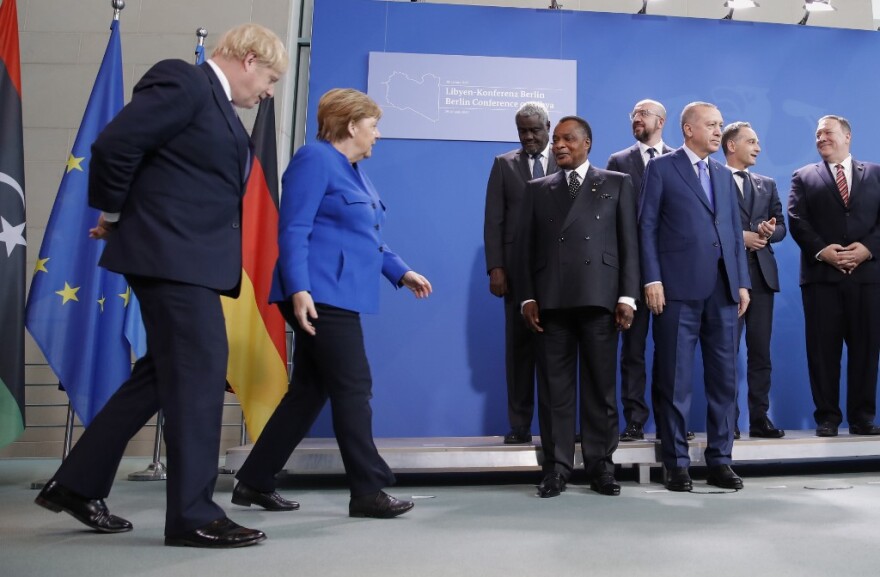 Διάσκεψη για τη Λιβύη - Tα ευτράπελα: Η Μέρκελ τρώει τα νύχια της και ψάχνει τον Πούτιν