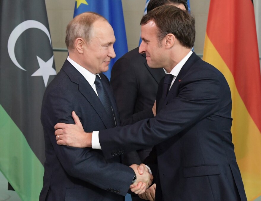 Διάσκεψη για τη Λιβύη - Tα ευτράπελα: Η Μέρκελ τρώει τα νύχια της και ψάχνει τον Πούτιν