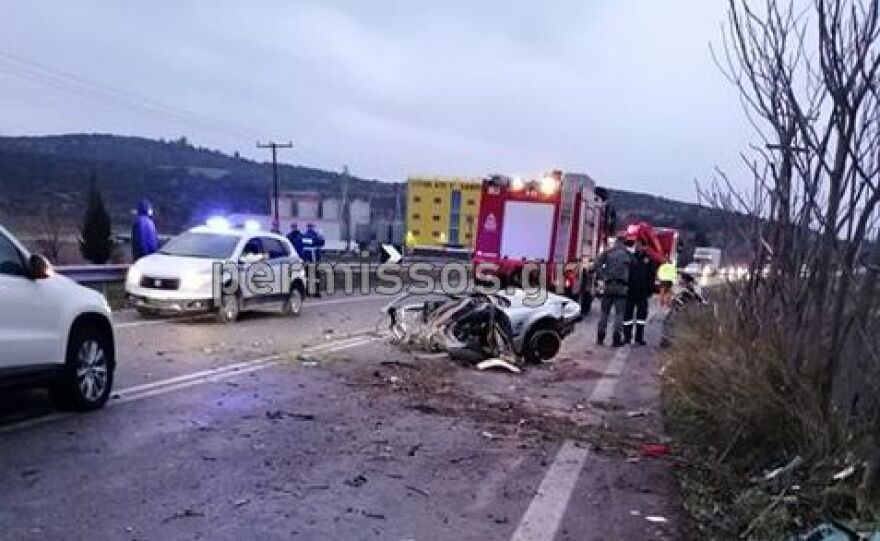Τραγικό τροχαίο στη Λιβαδειάς - Θηβών: Κόπηκε στη μέση το αυτοκίνητο των δυο φίλων που έχασαν τη ζωή τους