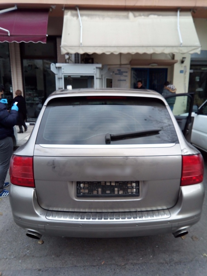 Θεσσαλονίκη: Μετέφερε 10 μετανάστες σε Porsche Cayenne με κλεμμένες πινακίδες