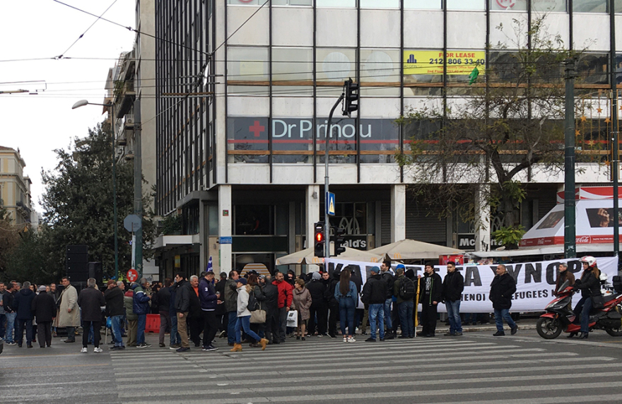 Ακροδεξιοί ξυλοκόπησαν φωτογράφο της Deutsche Welle στη συγκέντρωση για το μεταναστευτικό στο Σύνταγμα