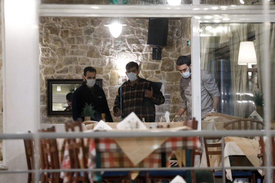 Διπλή δολοφονία στη Βάρη: Καταζητούμενοι της Ιντερπόλ τα θύματα - Τι ψάχνουν οι αστυνομικοί