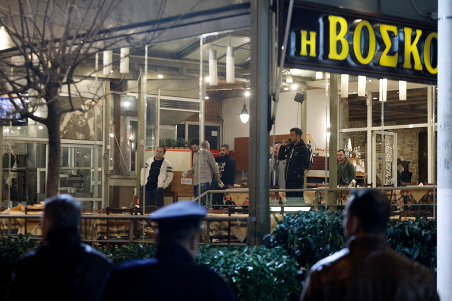 Διπλή δολοφονία στη Βάρη: Καταζητούμενοι της Ιντερπόλ τα θύματα - Τι ψάχνουν οι αστυνομικοί