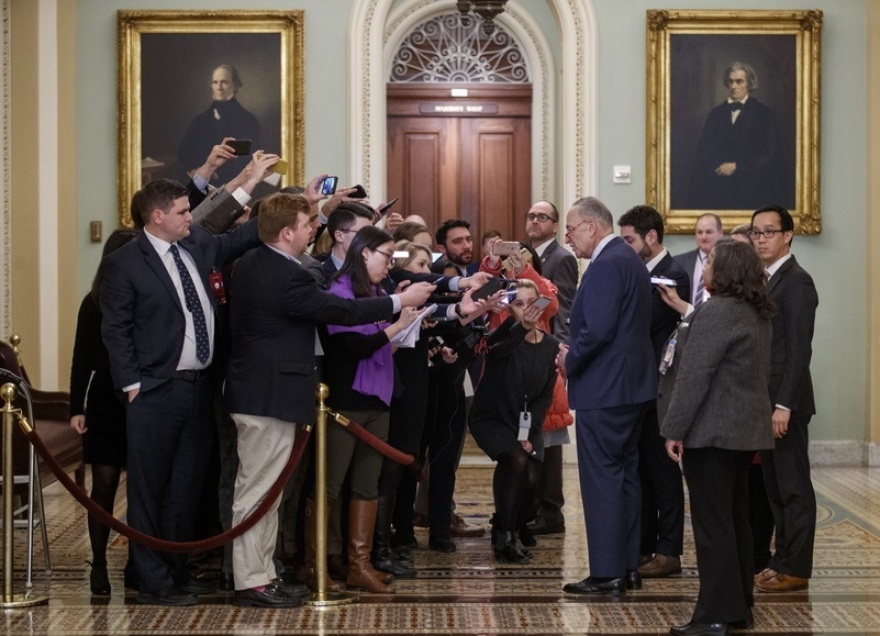 Ξεκίνησε η δίκη Τραμπ: «Αβάσιμη υπόθεση» λένε οι συνήγοροι - «Συντριπτικές οι αποδείξεις» αναφέρουν οι κατήγοροι