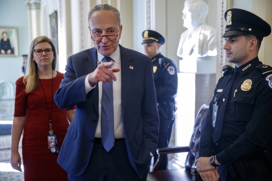 Ξεκίνησε η δίκη Τραμπ: «Αβάσιμη υπόθεση» λένε οι συνήγοροι - «Συντριπτικές οι αποδείξεις» αναφέρουν οι κατήγοροι