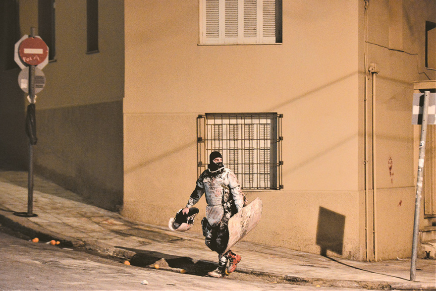 Καταλήψεις στην Αθήνα: Ποια είναι τα «παιδιά των πλουσίων» που ρίχνουν τσιμεντόλιθους