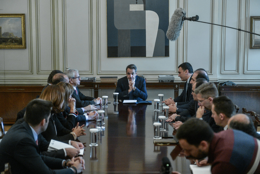 Συνάντηση Μητσοτάκη - εφοπλιστών: Δωρεά έξι εκατ. ευρώ για νέες τουαλέτες και κλινοσκεπάσματα στα νοσοκομεία