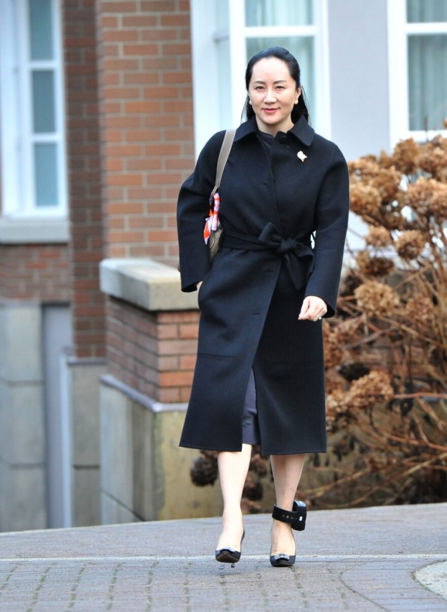 Huawei: Στους δρόμους του Βανκούβερ η Μενγκ Ουανγκζού με βραχιολάκι στον αστράγαλο