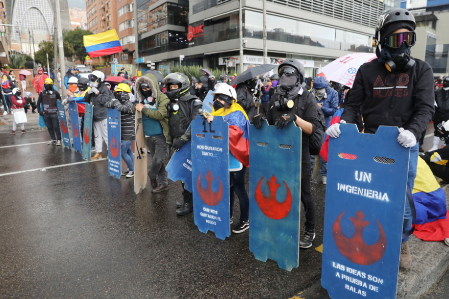 Κολομβία: Άγριες συγκρούσεις της αστυνομίας με διαδηλωτές