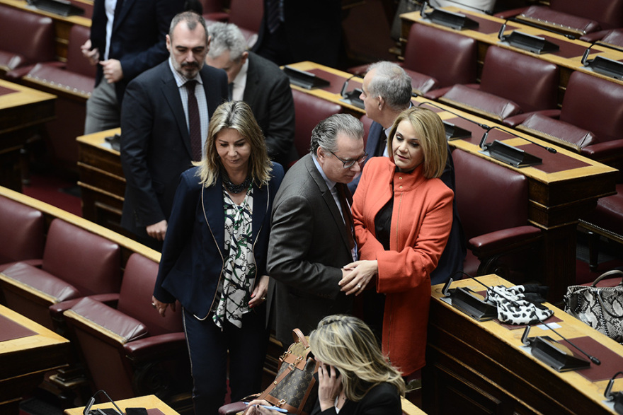 Φωτογραφίες: Ημέρα της... γυναίκας σήμερα στη Βουλή!