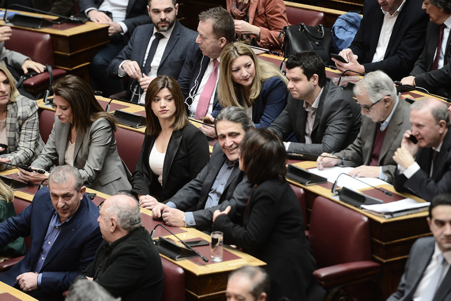 Φωτογραφίες: Ημέρα της... γυναίκας σήμερα στη Βουλή!